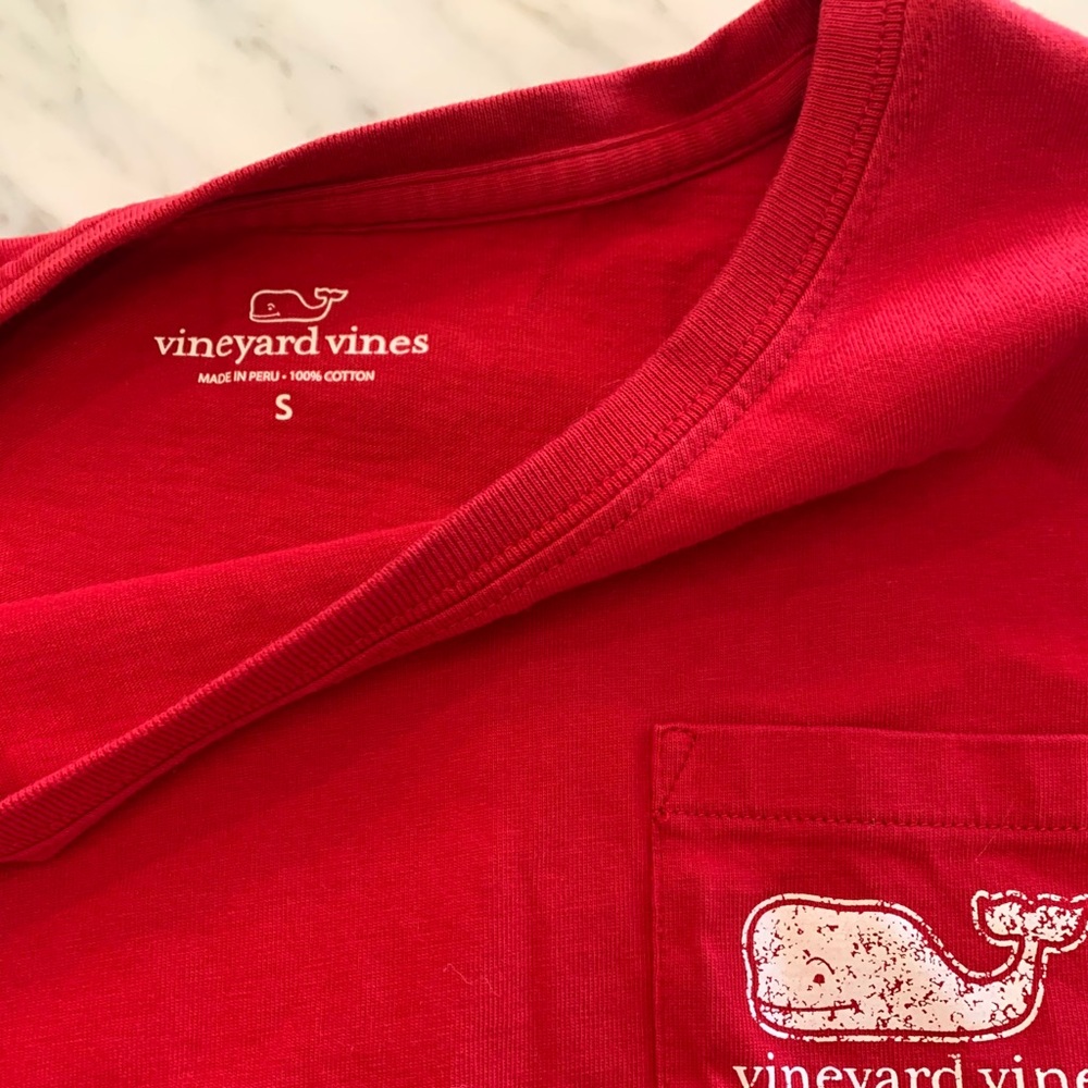 Vineyard vines red whale tee